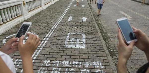 China hat den ersten Smartphone-Streifen bit.ly/ZlBlda