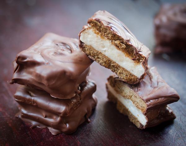 udisglutenfree's tweet photo. This looks like the perfect #Sunday treat! @Allyson_Kramer's #GF &amp; #Vegan S'Mores Bites: http://t.co/hD9hLoZlne. http://t.co/tYniZwUFdU