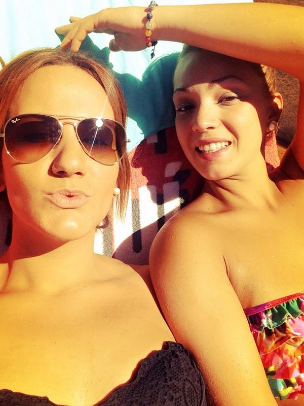 AlbitaJk's tweet photo. Buena vida la nuestra 😘.... Good night! http://t.co/bNZEU2zoiS
