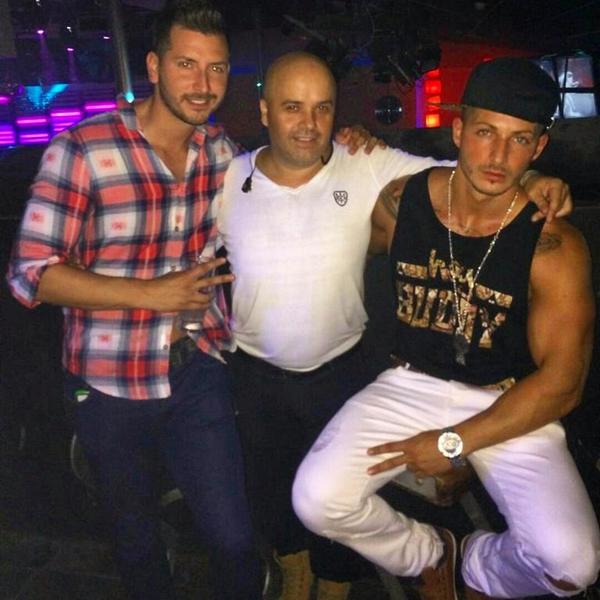 Nyno_SBR's tweet photo. Buena noche en #Ozeta junto @PakitoEvents1 y @Manu_LB_ Gracias a todos! nos vemos el 26 en #ElMolino (Orihuela) http://t.co/0l4vQrba4r