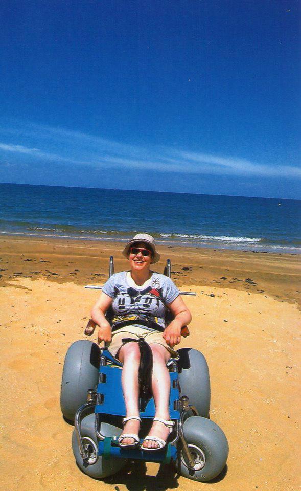 RuskinRap's tweet image. Lisa was able to go on the beach this summer for 1st time in years thanks to  @Beachinreach #Margate  #accessibility