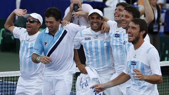 Equipo ARG festeja triunfo ante ISR