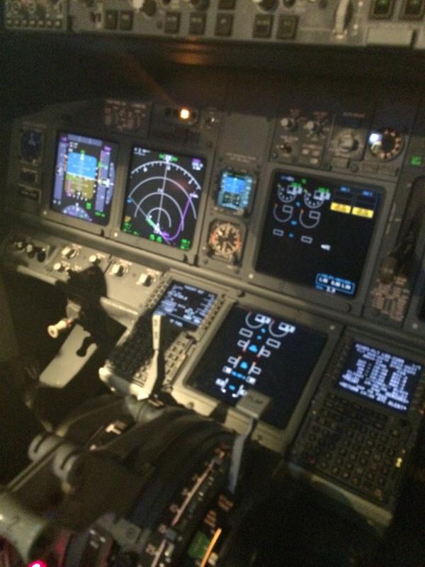 larnilou26's tweet photo. Had the best flight of my life.. Friends with half the plane.. Besties with the crew and pilot selfie.!! #cockpittour http://t.co/RtkvmVe0Fz