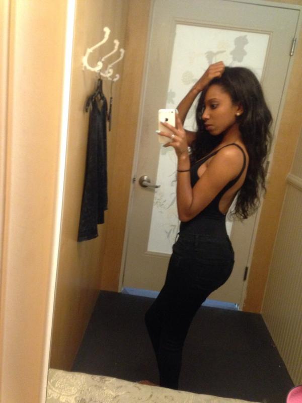 BenzyBangs's tweet photo. “@TBQuis: Slim Ladies Lemme See Those Selfies #SlimSunday” http://t.co/b8BcTtAr65
