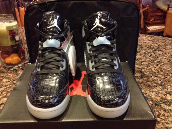 623shoes's tweet photo. Size 11 $150 through paypal 
Let me know if interested http://t.co/netbtKPPxa