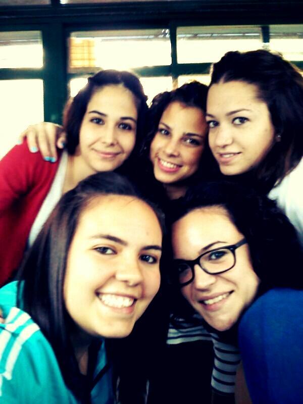 Mariyuaparicio's tweet photo. ¿Y q hago yo mañana sin ellas?No m lo creo😭 @Sonibastida @evamoli7g @ROCIOCHAVEZRUIZ @PilarGalindo8 @melanicarrillo http://t.co/BUXNEMN02C