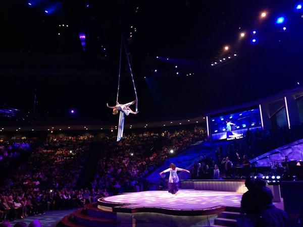 AEPCREATIVE's tweet image. #Covered @israelhoughton @lakewoodch w/@grayceeme @CindyRatcliff @joelosteen @VictoriaOsteen An Honor!