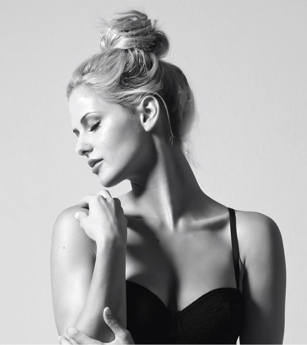 There's nothing like that sweet sensation.. 
❤
Embrace 
?
@yveshuy 

#Photography #Art #Fashion http://t