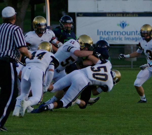 jeffreysprince's tweet photo. Nice game D-line @theskylinefb http://t.co/IT0IKLC3Y3