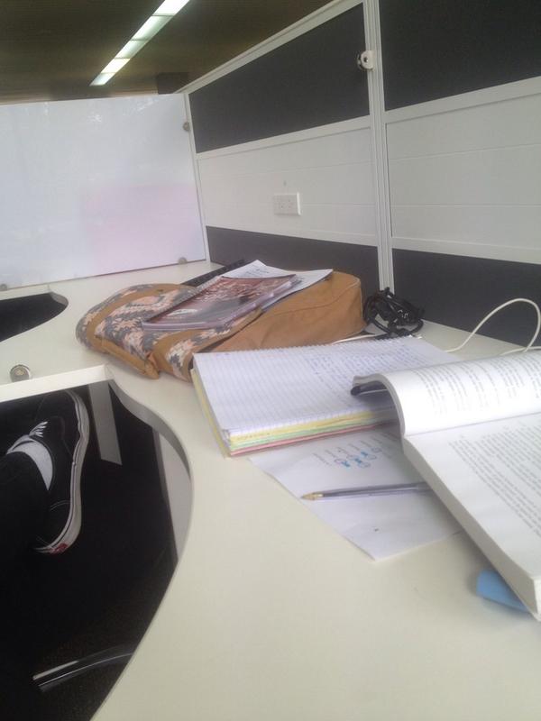 laaarnz_'s tweet image. Ceeebs doing work man --&quot; #latrobelibrary #quietstudy