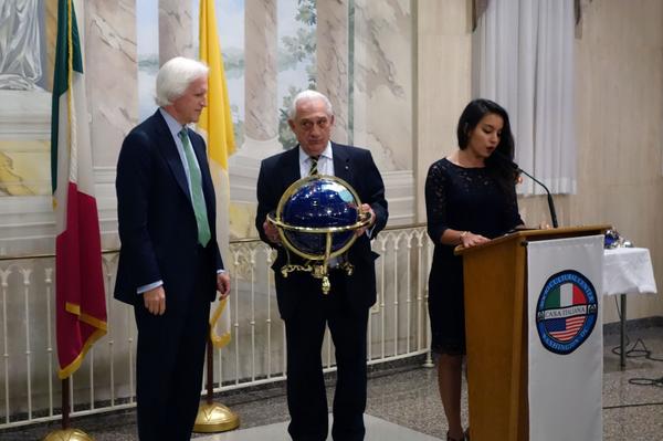 CiaoAmerica's tweet photo. Daniel Stabile Pres #COPILAS award to @RobertEdsel @MonumentsMen #CasaItalianaDC w/ NIAF @gabriellamileti http://t.co/sNdbvpuHYN