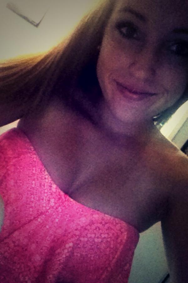 Brooookiiie's tweet image. “@Karissa147: Quote w/ a selfie 💁”