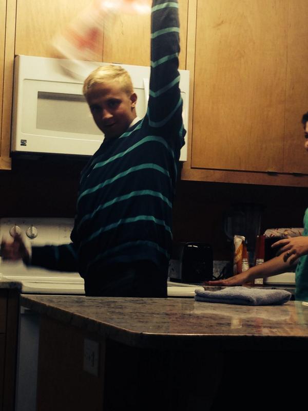 kingkoda22's tweet photo. Goodnight texts from choppy @VasasEmily @chlo_christine @AveryDaffer #thebest #amirghtladies #datposedoe http://t.co/iQMUg5eC6S