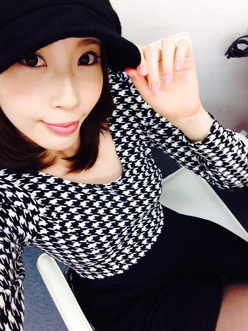 【希咲公式Blog】  ♡更新♡ 秋だから  http://t.co/etqxf4VGhl コメントまってます♡ http://t.co/bjaxHTsIEL