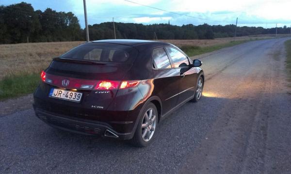 FreimaneL's tweet image. Palīdziet!Šorīt Āgenskalnā tika nozagta Honda Civic,2005.gada valsts reģ.nr.JR4939 Ja esat redzējuši,zvaniet 26477837