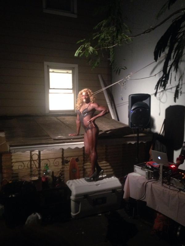 izzy_cohan's tweet photo. 💃dancing queens and BBQs #goodbyesummer #destiny http://t.co/QAdnh2jRc4