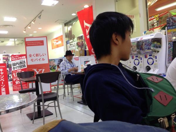 713sr's tweet photo. 三郷のドンキー
なんか、ドラゴンボールのゲーム
ハマってるよ、
んま、俺は暇だ、 http://t.co/JrS8s1PMYp