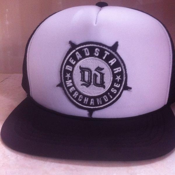 Topi trucker ini bisa kalian dapatkan secara gratis d office kita. Mau tau caranya?