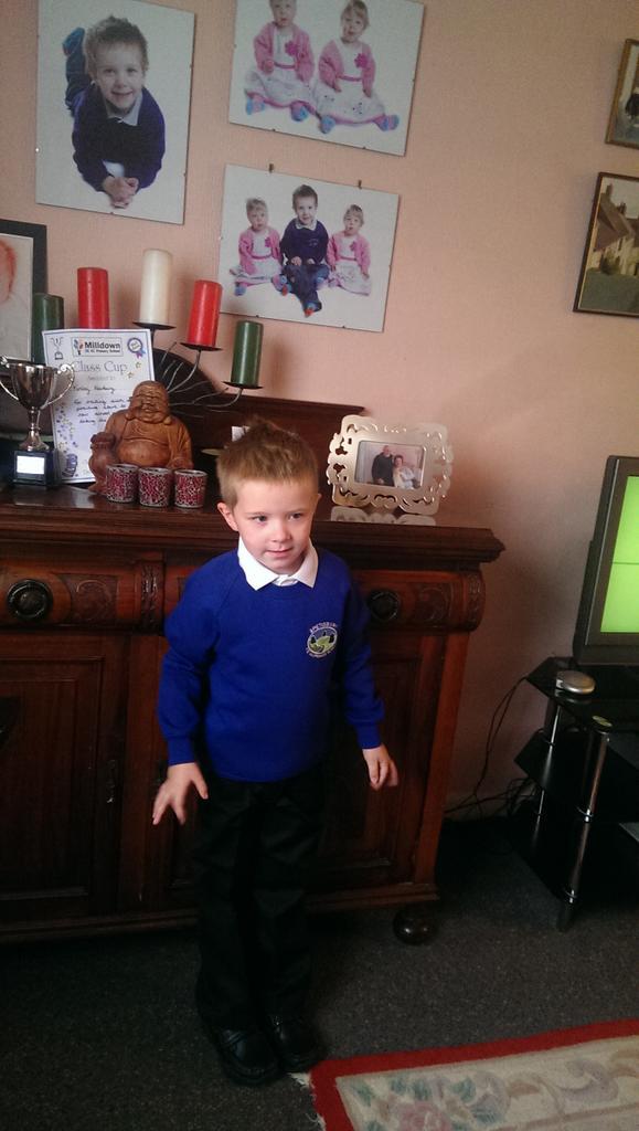 DorisPrincess79's tweet photo. Connors 1st day at big school #proudmummyno2 #mummyislookingdownonyoualways http://t.co/4Ah6v14m9G