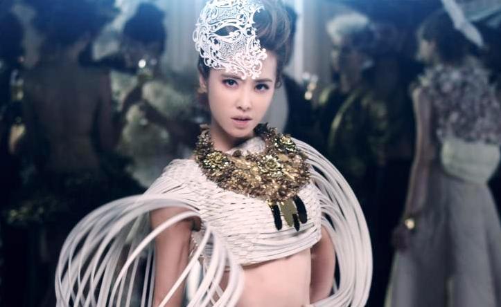 Cool! Another Happy Birthday to Asias dancing queen, Jolin Tsai! 