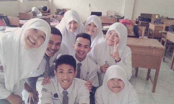 KhalisatulRahmi's tweet photo. Diana=))"@willyhazardP: @nurulaurelia1 http://t.co/QvpV6fx9xc"