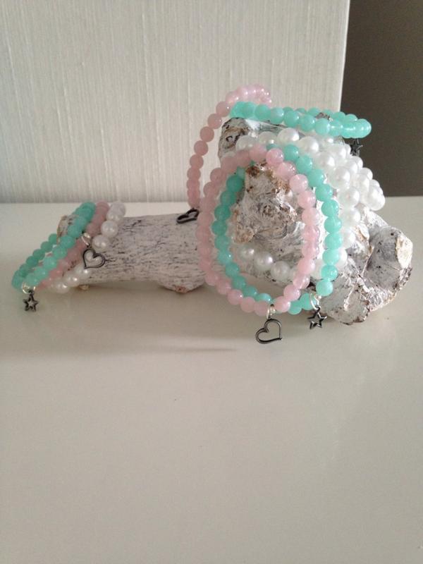 SlotvanLot's tweet photo. Bij 450 #volgers, geven we dit vrolijke setje #armbanden weg! #actie #winnen #twitter #glaskralen #parels http://t.co/hpQ2cQTpIj