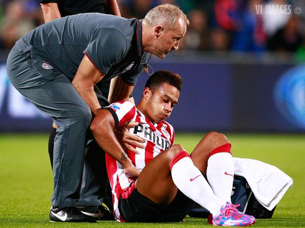 VI_nl's tweet photo. PSV kan zeker 6 weken niet beschikken over Memphis Depay http://t.co/Fx4nRmV9Lj http://t.co/EuE9YvSSaW