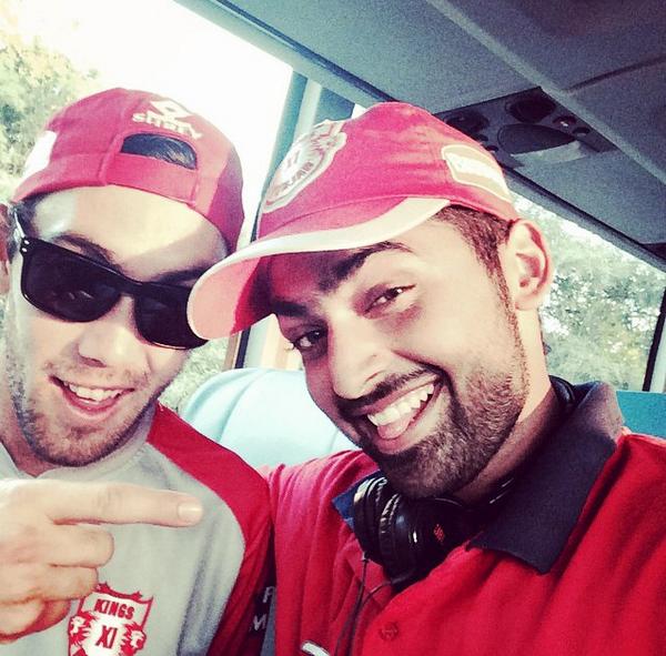 imshivamsharma9's tweet image. Selfie with @Gmaxi_32 😜 #funny #madness #afterpractice