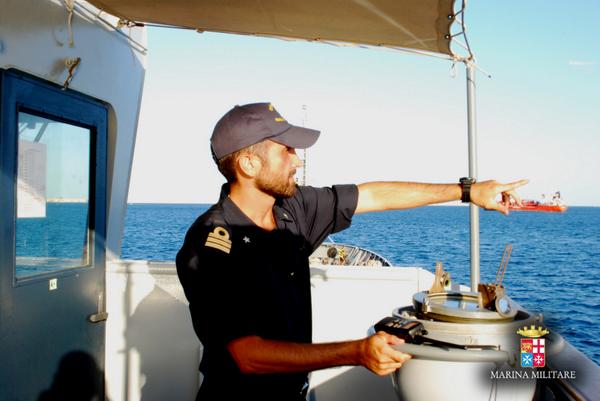 ItalianNavy's tweet photo. Scuola Comando Navale: 13 tenenti di vascello si #addestrano http://t.co/jBThgxUVsP http://t.co/qGnTWMned1