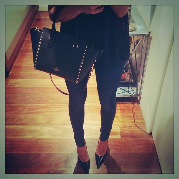 rosayrojo3's tweet photo. Modo black ON! #valentino @MaisonValentino #jimmychoo @JimmyChooLtd @Cyprea_ES http://t.co/kPo6Eul1a1