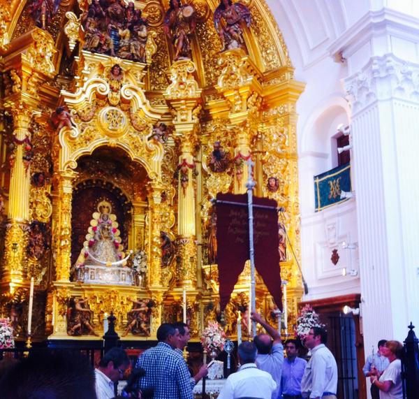 SamuelFdez_G's tweet photo. Mira si eres humilde madre de los rocieros, que vives en la marisma, pudiendo vivir en el cielo. http://t.co/rsM4hPLrt7