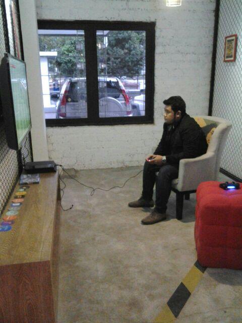Hangout seru play Ps4 di #Loopstationbdg <a href="/faridkuncoro/">Farid Kuncoro S</a> #iLoopMonday