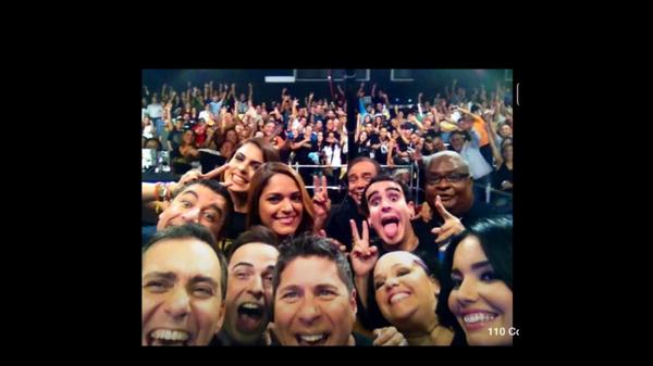raymondarrieta's tweet photo. Muchas sorpresas y mucha comedia mañana en Raymond y sus Amigos en vivo 8pm por Telemundo http://t.co/GbD0OcOdvA