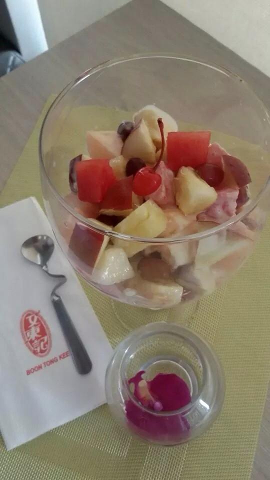 BoonTongKeePH's tweet photo. Try our Mixed Fresh Fruit Salad for a healthier kind of dessert! http://t.co/Yk6wO1Rn5K