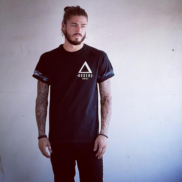 AudereCouture's tweet image. New customised Tshirt out of our new collection £24 

You saw it here first ✌️#bossmodel #samreece #customisedtshirt