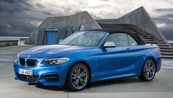 CARandDRIVER's tweet image. Somebody order a @BMWUSA M235i convertible? Get it while it's HOT.
bit.ly/1AQc46F