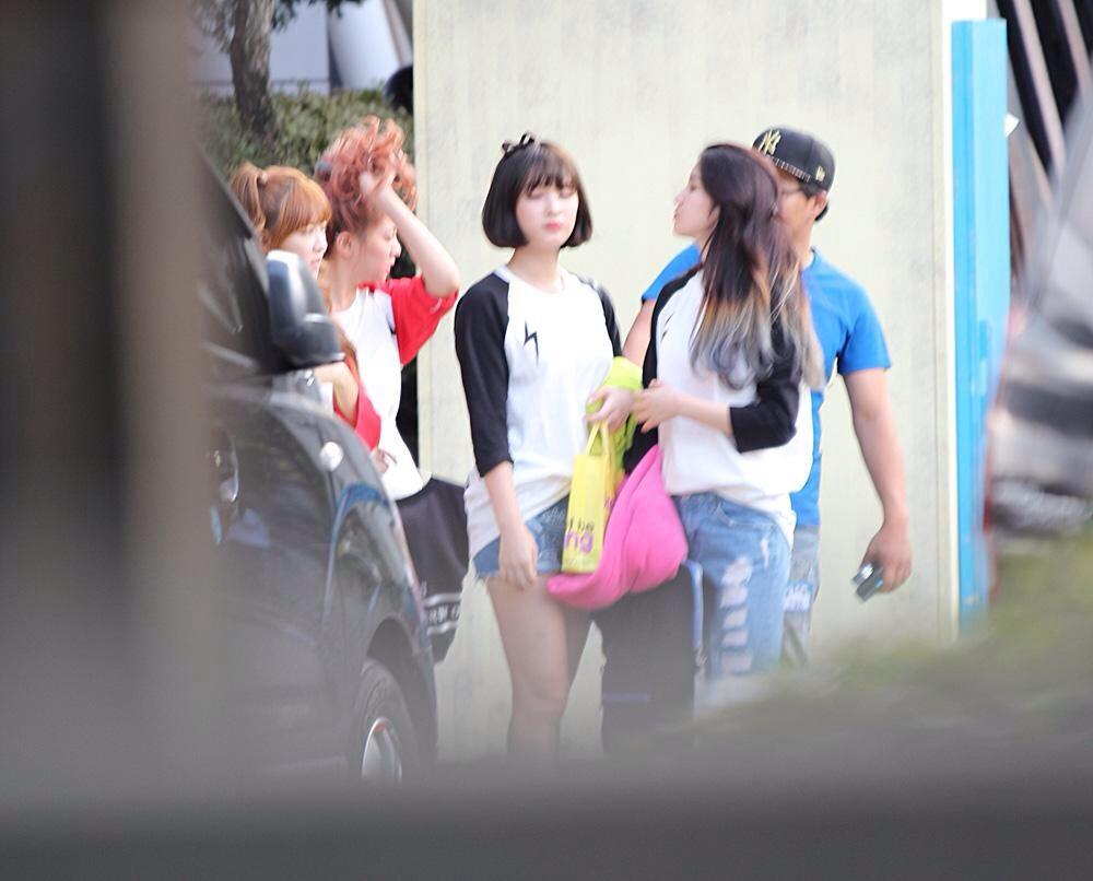 Bxku79XCQAAhXix.jpg:large