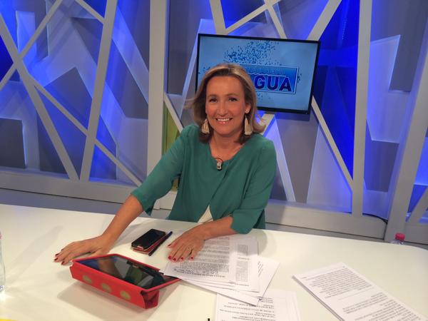 TRECEAlMediodia's tweet photo. Gracias a @Biombo13 por la blusa de hoy! @IsabelDuran_ http://t.co/iJfxVF3bnP