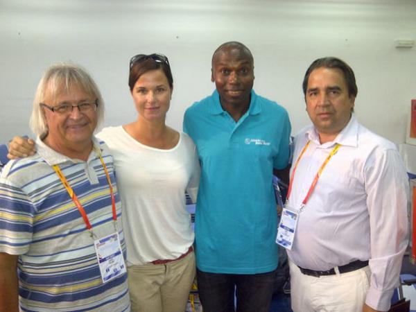 Ostrava18 bid explaining plans to the legend - Wilson Kipketer.