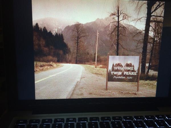 katepatto's tweet image. This is happening 📺 #GettingEducated