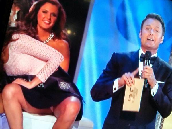 DepressingSanta's tweet image. 100 days until Christmas.  It came early during #MissAmerica. I thought Oregon was the beaver state #MissNebraska