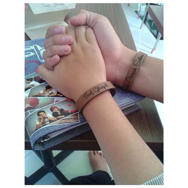 94 Koleksi Foto Foto Tangan Romantis Terbaru