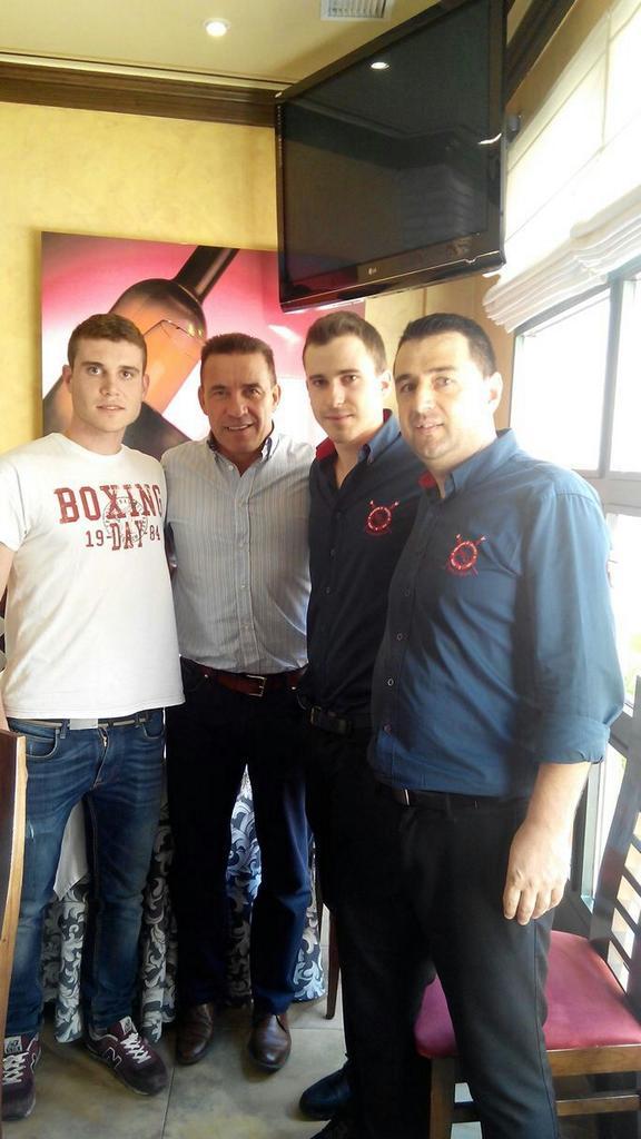 elhollejo's tweet photo. Hoy nos ha visitado Buyo, exportero del Real Madrid @jorge7rubio @RaulPayo @Paco_Buyo :) http://t.co/FRDnbBYXct