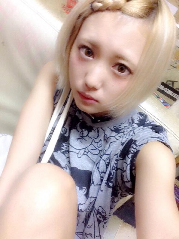 篠崎こころ בטוויטר 新宿loftさんありがとうございました 新曲と新メンバー初だった うまくいかないやなあ って思って裏でわーってなったんだけどそんなん練習あるのみだった みんなが見てくれる環境にいさせてくれてありがとうという曲だよ よろしくね