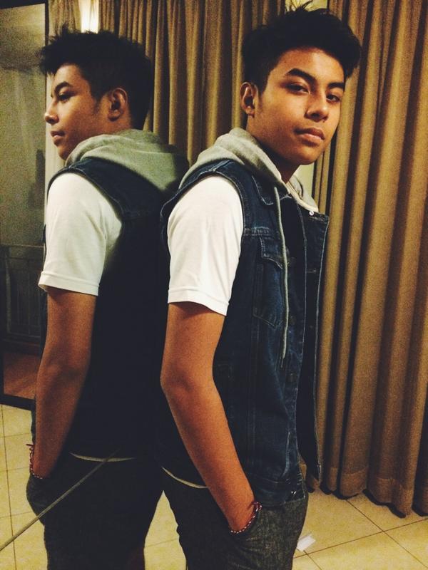 adhipaIMB's tweet photo. Cobain jaket baru nih,alay banget sbenernya ni foto -_- tp gapapa sih post aja http://t.co/vz7dpYwHUT