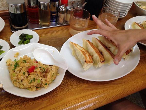 熱血硬派芽衣子くん ビックリ餃子中華トントン ジャンボびっくり餃子を注文したら本当にでっかい餃子でした 10 餃子です かなり有名お店です 前から行きたくてやっと食べられて満足しています ジャンボ餃子 中華トントン びっくり餃子 Http T Co 熱血硬派芽衣子くん ビックリ餃子中華トントン ジャンボびっくり餃子を注文したら本当にでっかい餃子でした 10 餃子です かなり有名お店です 前から行きたくてやっと食べられて満足しています ジャンボ餃子 中華トントン びっくり餃子 Http T Co
