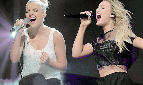 SpainLittleMix's tweet photo. Perrie #proud http://t.co/AjiH6LUN17
