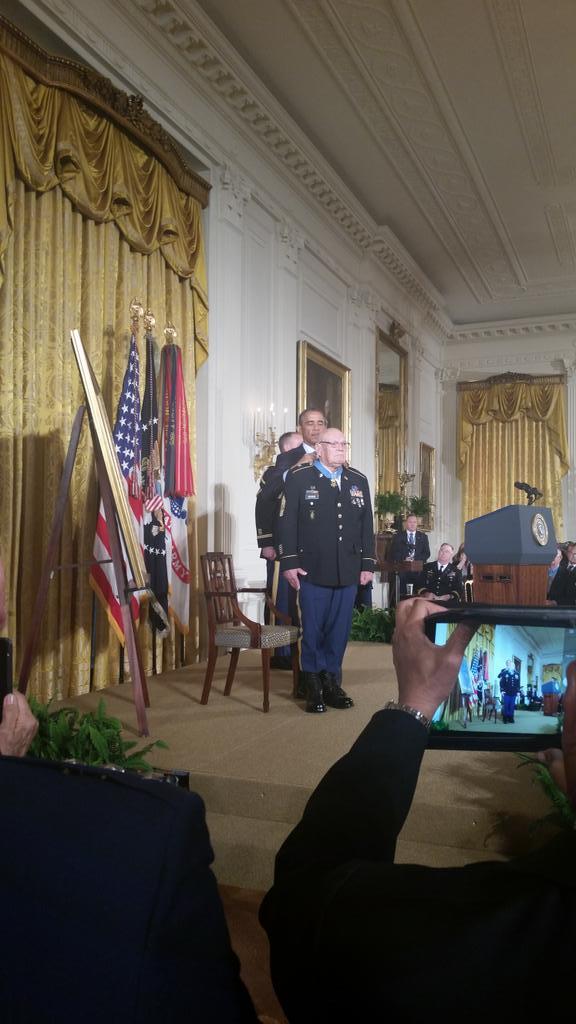 ArmyVoice's tweet image. #USArmy Bennie Adkins just awarded the #MedalOfHonor. #ocpa #soldier #vietnam
