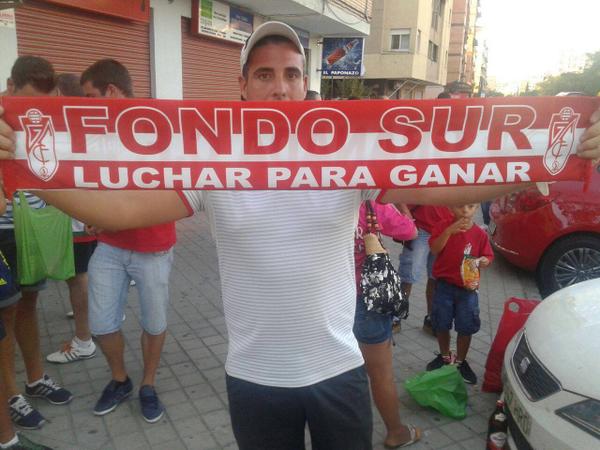 FSGCF1931's tweet photo. Nuevas bufandas de FONDO SUR,no te quedes sin ella!!VUELAN!! http://t.co/sBhzClmVcd