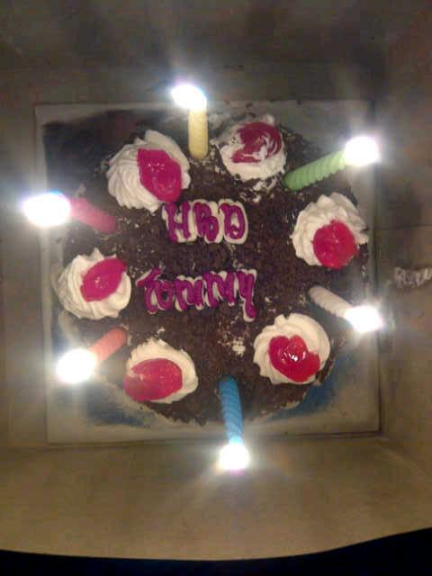 mdtommyH's tweet photo. alhamdulilah 19 tahun semoga berkah , makasih kejutannya @fahrawinda <3 http://t.co/7IN2dRjfXA